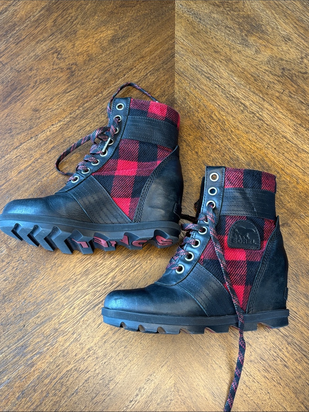 Sorel Black Leather Lace-Up Ankle Boots with Pink Accents